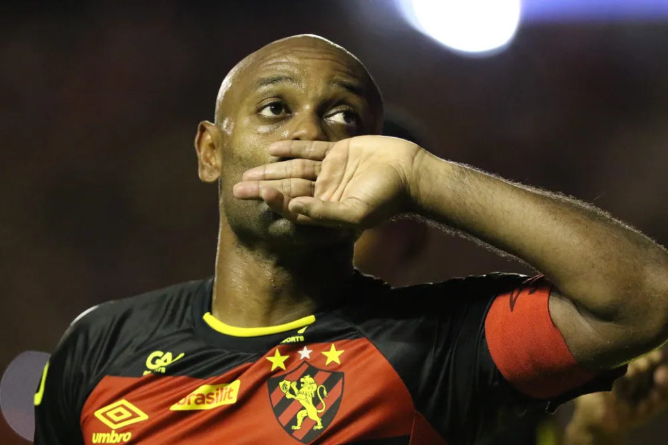 关于里程碑夜！巴塞罗那防线松动；中超今夜刷纪录；赛场秩序良好；赛季目标并未改变的信息-金年会网页版